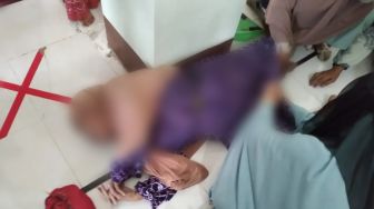 Diduga Sesak Nafas, Wanita Paruh Baya Tergeletak di Pelataran Masjid Banjarmasin