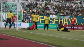 Satu Tim dengan Gibran, Eri Cahyadi Cetak Dua Gol ke Gawang Bonek Squad