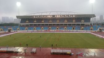 Perebutan Perunggu SEA Games di Stadion My Dinh, Indonesia Vs Malaysia Diguyur Hujan