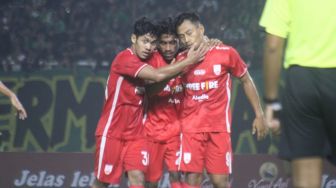 Galeri Foto Aksi Pemain Persis Solo Sukses Bungkam Persebaya Surabaya di Stadion Gelora Bung Tomo