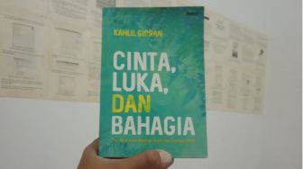 Ulasan Buku "Cinta, Luka, dan Bahagia," Kutipan Puisi Kahlil Gibran