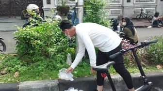 Sampah Berserakan di Solo CFD, Gibran Ikut Punguti Sampah Jadi Sorotan