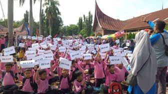 Meriahkan Milad ke-8, Yayasan Wakaf Bunda Sa'adiah Gelar Jalan Santai