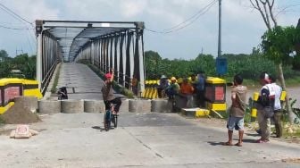 Berbahaya, Jembatan Glendeng Bojonegoro Ditutup Total