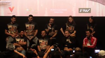 Para pemain, produser, dan director film Mengejar Surga ditemui saat &quot;Press Screening&quot; film terbaru mereka di XXI Epicentrum Kuningan, Jakarta, Senin (23/5/2022). [Suara.com/Angga Budhiyanto]