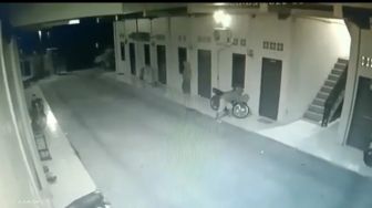 Komplotan Perampok Berkelewang Curi Motor di Kos Medan, Aksinya Terekam CCTV