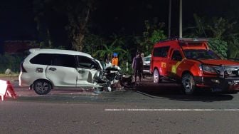 Taksi Online Kecelakaan Adu Banteng di Jalan Jogja-Wates, Mobil Ringsek Parah