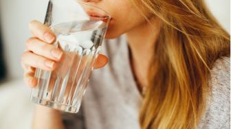 Turunkan Tekanan Darah Tinggi, Disarankan Minum Air Setidaknya 8 Gelas Sehari