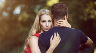 5 Bahaya Sifat Over Posesif ke Pasangan, Bisa Bikin Hubungan Asmara Kandas!