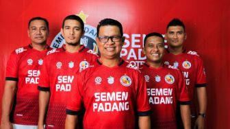 Delfi Adri Resmi Jabat Pelatih Kepala Semen Padang FC, Hengki Ardiles Asisten Pelatih