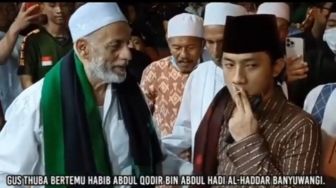 Mengenal Sosok Gus Thuba, Tangannya Dicium Habib Qodir dan Viral Dituding Tak Sopan