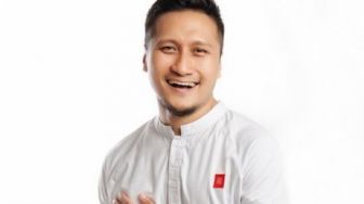 Arie Untung Dipukul Pegulat MMA Saat Pesan Makanan