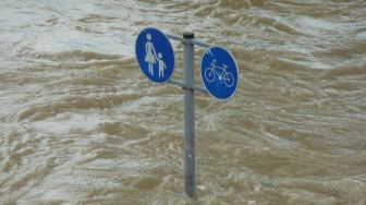 Rumah Warga di Medan Belawan Direndam Banjir Rob