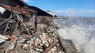 Sejumlah Rumah Warga Pesisir Tuban Rusak Cukup Parah Akibat Banjir Rob Gelombang Tinggi