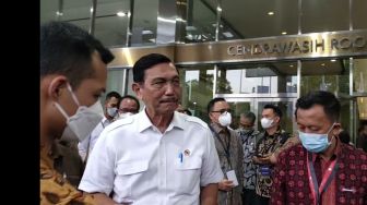 Luhut Tegaskan Bakal Kejar Oknum Penimbun Minyak Goreng