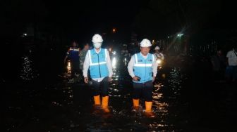 PLN Respon Cepat Amankan Jaringan Listrik di Kawasan Banjir Rob 
