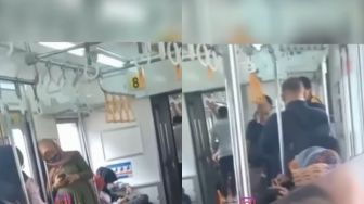 Tersebar Video Wanita Hamil Berdiri di Gerbong Kereta Api, Tak Dapat Kursi Prioritas, Netizen Geram ke Perekam Video