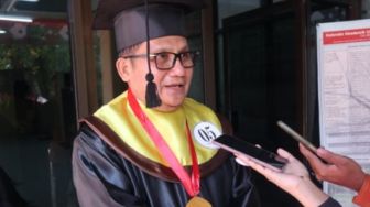 Wali Kota Gorontalo Marten A Taha Lulusan Terbaik pada Wisuda Periode IV Tahap 1 Unhas
