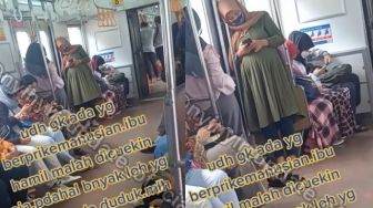 Viral Wanita Hamil di KRL Berdiri Tak Ada yang Mau Kasih Kursi: Parah Banget