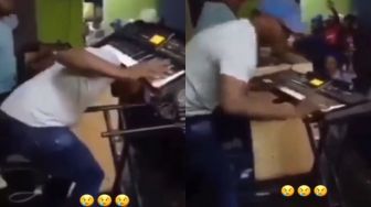Bisa Bikin Kevin Aprilio Ketar-ketir, Pria Ini Lakukan Atraksi saat Main Piano
