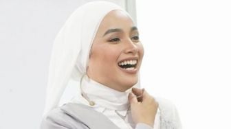 Gaya Berhijabnya Disebut Mirip Biarawati, Tya Arifin Legowo dan Minta Maaf: Saya Masih Belajar