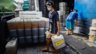 Mendag Zulhas Janji Dalam Dua Pekan Stok Minyak Goreng Curah Stabil, Harga Rp 14.000 per Liter