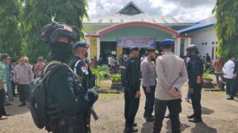 Pelantikan Kepala Desa di Kabupaten Sinjai Dikawal 1 SSK Pasukan Brimob