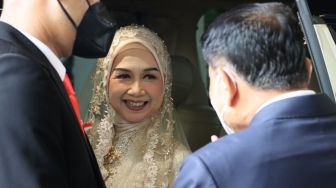 Heboh Istrinya Disebut Mirip Desy Ratnasari saat Resepsi, Ketua MK Anwar Usman: Lebih Cantik Idayati