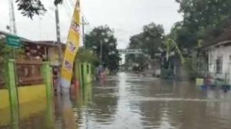 Diguyur Hujan Deras Sore Ini, Jalan Nasional di Gending Probolinggo Terendam Banjir