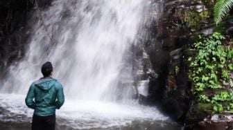 Momen Ridwan Kamil Turun ke Sungai Aare Swiss Cari Eril Viral: Tertatih Berjalan Pakai Kayu, Tubuh Basah Terendam