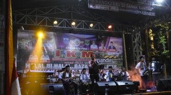 Grup SPD Sampai Hati Bawa Perantau Minang &#039;Bagoyang&#039; Gamaik di Gelora Bung Karno, Ketua DPRD Sumbar Ikut Bernyanyi