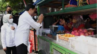 Blusukan ke Surakarta, Jokowi Kunjungi Seniman dan Datangi Pasar-pasar