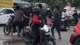 Jambret Emas Emak-Emak, 2 Pelaku Diamuk Massa di Banjarbaru Kalsel, Videonya Viral