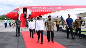 Berkemeja Putih, Jokowi Langsung Terbang ke Yogyakarta untuk Takziah Wafatnya Buya Syafii Maarif