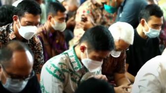 Masyarakat Gelar Doa Bersama di Gedung Sate Memohon Anak Ridwan Kamil Ditemukan Selamat