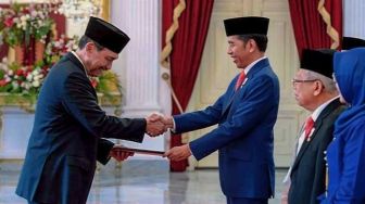 Sebut Negara Maju Minta Bantuan ke Indonesia, Luhut: Jokowi Tukang Kayu Loh!