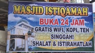 Salat di Masjid Istiqomah Binjai, Disediakan Kopi hingga WiFi Gratis