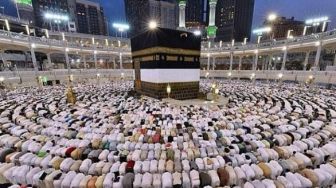 Bacaan Sholawat Badar Latin dan Artinya, Lengkap dengan Keutamaannya