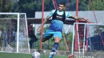 Pelatih Persib Kagum Ciro Alves Bisa Cetak Gol yang Sangat Indah meski Masih Jetlag