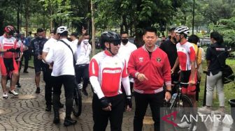 Kapolri Pimpin Parade Kemenangan Bersama Atlet Sepeda SEA Games 2021