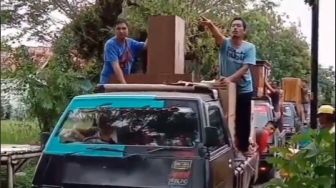 Kocak! Tak hanya Perhiasan, Mahar Pernikahan Pengantin di Brebes Bawa Motor Hingga Perabotan Rumah Tangga