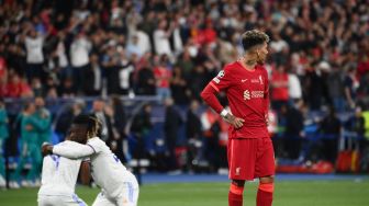 Striker Liverpool Firmino bereaksi setelah Real Madrid memenangkan pertandingan sepak bola final Liga Champions UEFA antara Liverpool dan Real Madrid di Stade de France di Saint-Denis, utara Paris, pada 28 Mei 2022. FRANCK FIFE / AFP