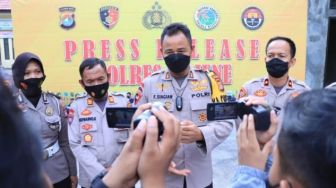 Turunkan Bendera Merah Putih di Kantor Bupati Majene, 4 Mahasiswa Jadi Tersangka