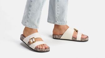 Ada Sandal Slip On, Ini Deretan Alas Kaki Teranyar dari Coach