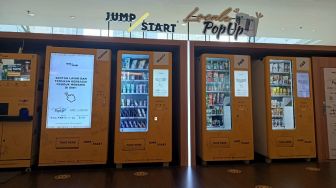 Blibli dan JumpStart Hadirkan Vending Machine untuk Beli Kosmetik hingga Baju UMKM