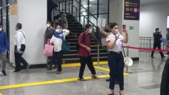 Penumpang Kebingungan Imbas Perubahan Rute KRL di Stasiun Manggarai: Sudah Hampir 4 Kali Nanya Petugas