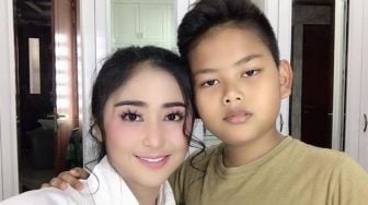 Ditanya soal Ibu, Anak Dewi Perssik Nyaris Kelahi dengan Teman Sekolah