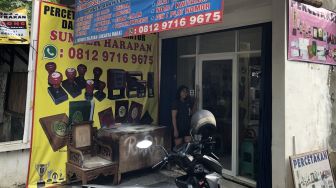Lagi Asyik Ngopi, 2 Pemuda di Jakbar Jadi Korban Begal, Leher Dikalungi Celurit
