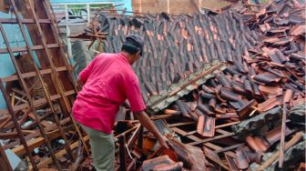 Atap Gedung SMP Negeri 1 Lampung Timur Roboh, Siswa Terpaksa Belajar di Ruang Laboratorium