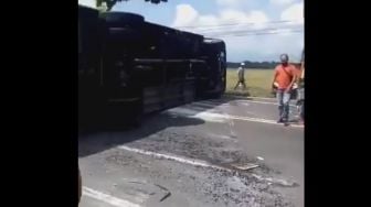 Ngeri! Video Kecelakaan Bus Sugeng Rahayu di Jalan Madiun-Surabaya, Satu Bus Sampai Terguling